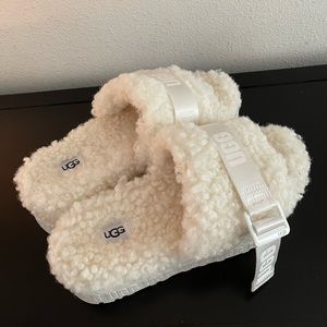 UGG platform SLIPPERS white sherpa